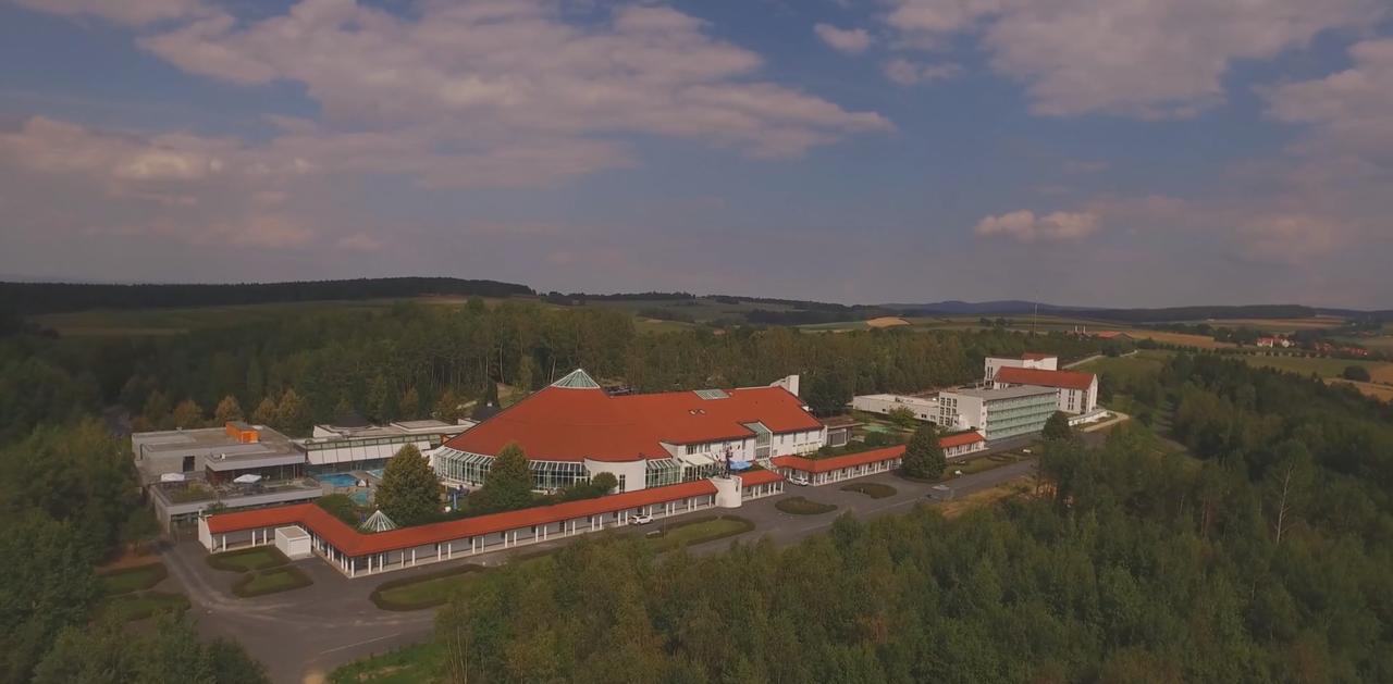 Kurhotel Pyramide Sibyllenbad Нойальбенройт Экстерьер фото
